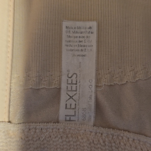 Flexee Elegant Beige Corset - Picture 3 of 3